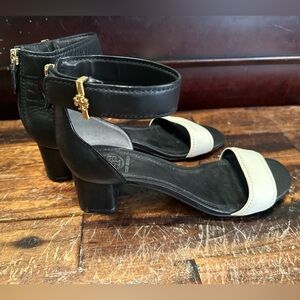 Tory Burch Tana Ankle-Wrap City Sandal 7 Black/Ivory 1.5” Heel EUC